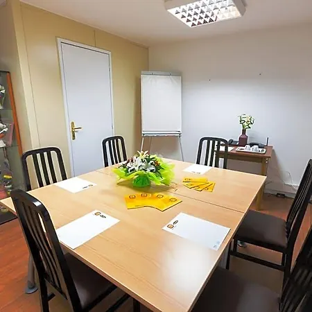 Hotel Fasthotel Clermont Sud 2*